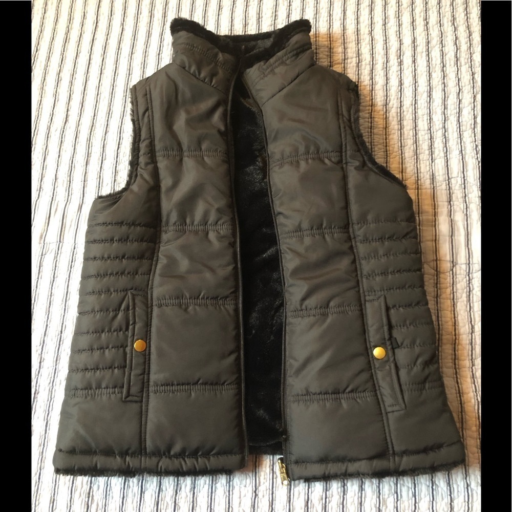 Kc collection vest  size S